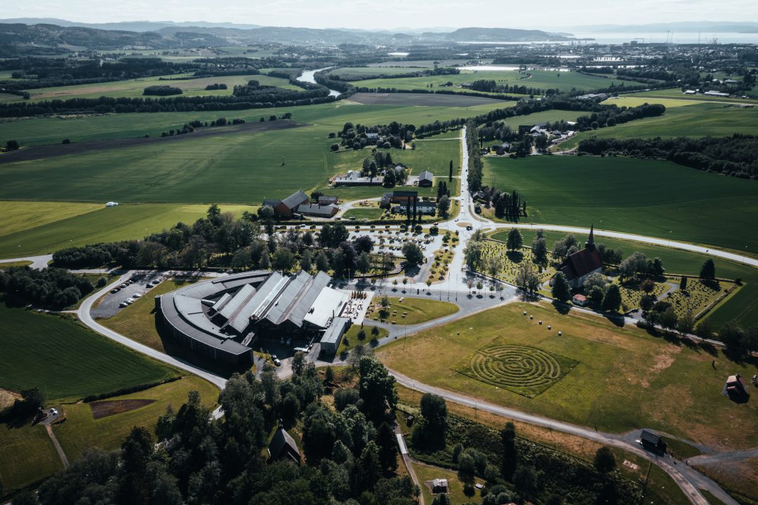 Dronebilde av Stiklestad