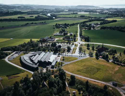 Dronebilde av Stiklestad