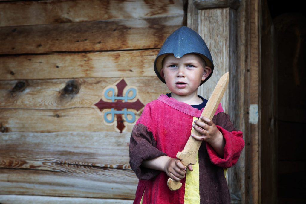 Bilde av en liten viking på Stiklestad